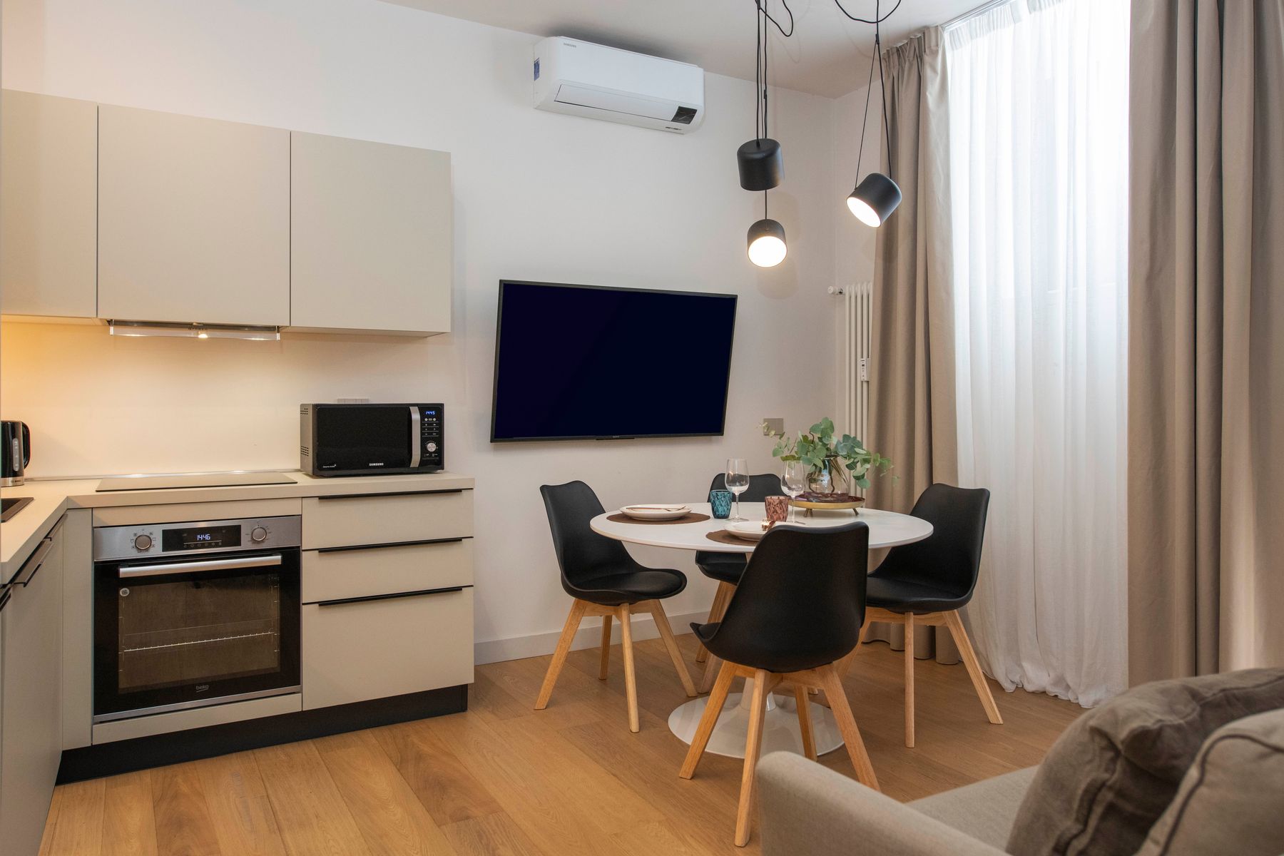 Modern fitted kitchen with dining area, vacation rental Prati Rome
